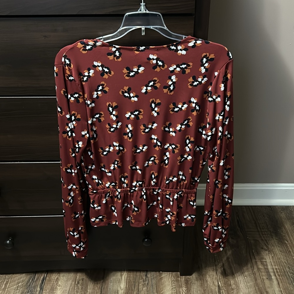 Banana Republic beautiful in great condition blouse, lip hook is missing - Picture 2 of 7